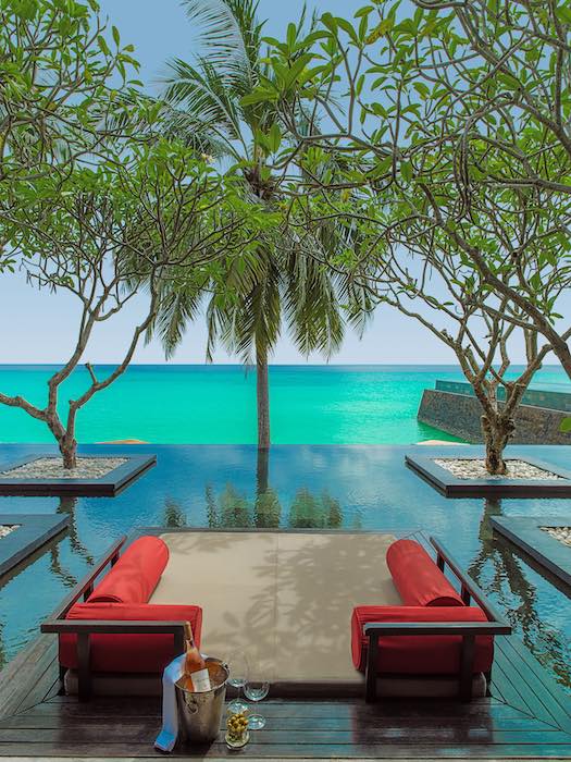 Rah Bar at One&Only Reethi Rah thumbnail 7